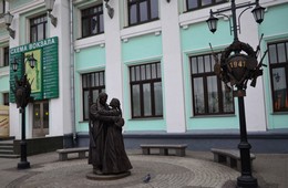 Памятник &laquo;Прощание славянки&raquo; на Белорусском вокзале (г. Москва)